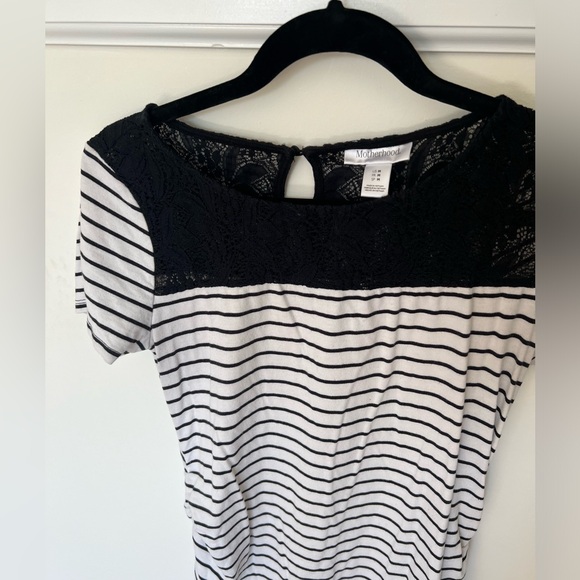 Motherhood Maternity side ruched lace top tee - Picture 4 of 13